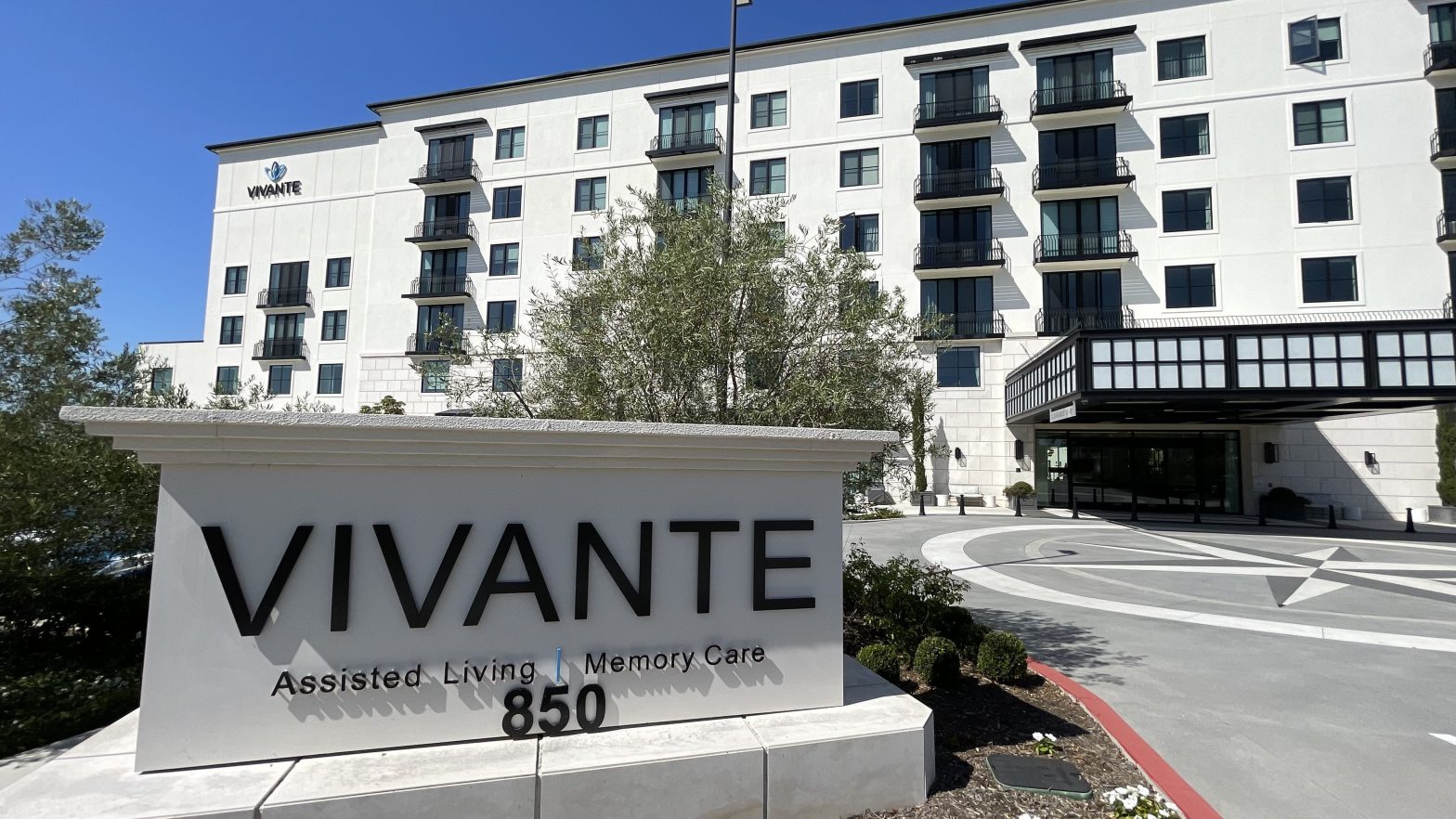 vivante newport center