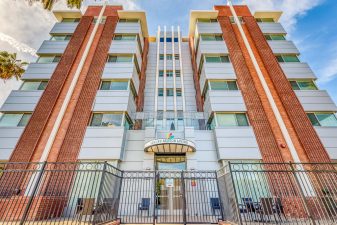 Hollywood Hills Senior Living: Comprehensive Review