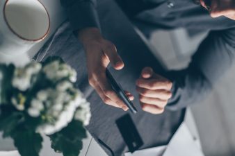 How to Spot a Romance Scammer Before It’s Too Late: Expert Safety Guide